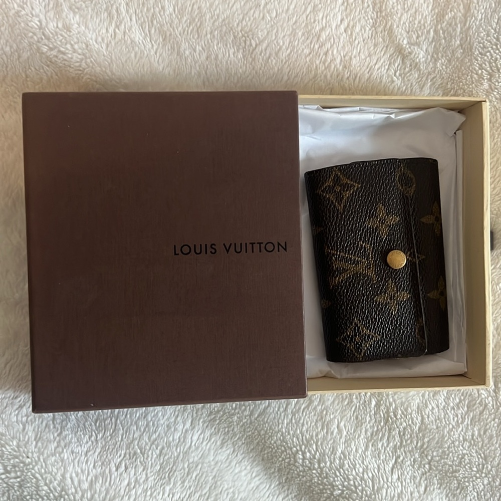 Authentic Louis Vuitton Monogram 6 Ring Key Holder In Box.